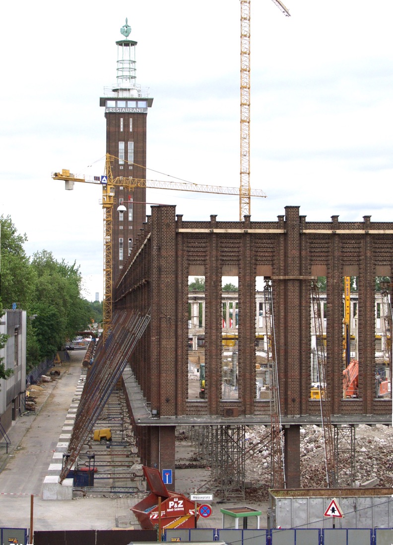 wiki-Messeturm-Koln-2006.jpg